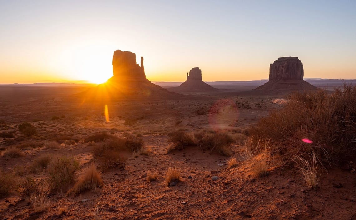 Das Monument Valley bei Sonnenaufgang